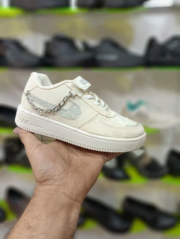 خرید اینترنتی کفش کتونی اسپرت بچگانه