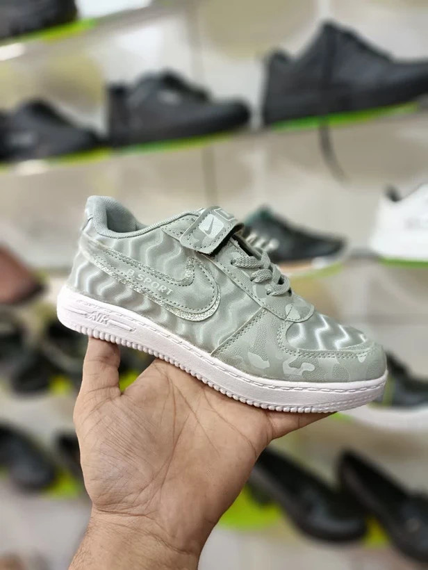 خرید اینترنتی کفش کتونی اسپرت بچگانه