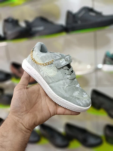 خرید اینترنتی کفش کتونی اسپرت بچگانه