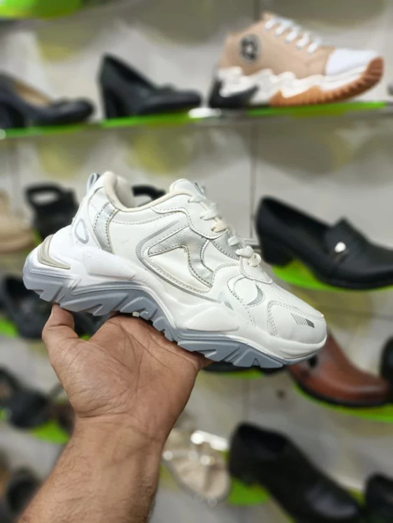 خرید اینترنتی کفش کتونی لژدار زنانه