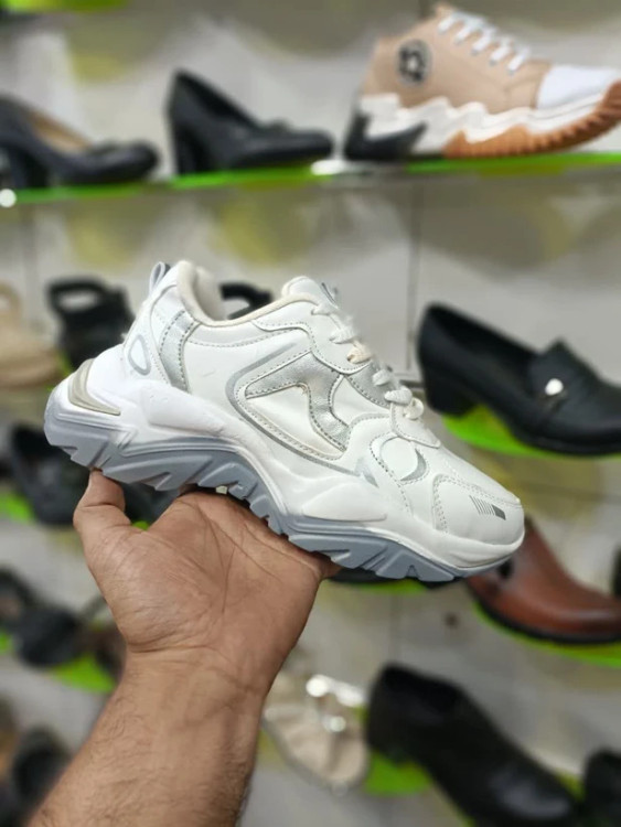 خرید اینترنتی کفش کتونی لژدار زنانه