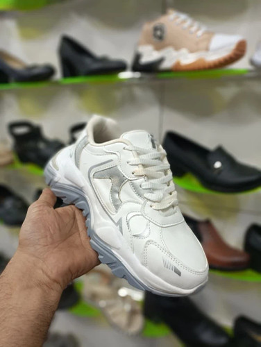 خرید اینترنتی کفش کتونی لژدار زنانه