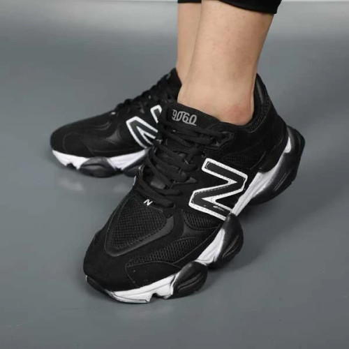 خرید اینترنتی کفش کتونی اسپرت زنانه