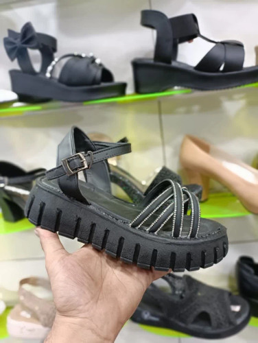 خرید اینترنتی کفش صندل زنانه