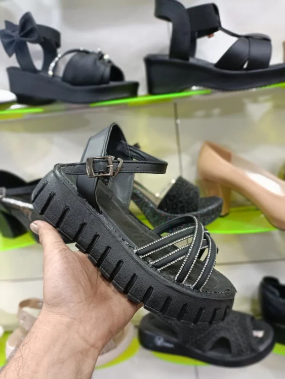 خرید اینترنتی کفش صندل زنانه