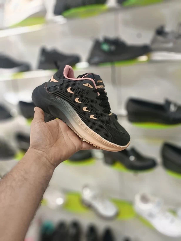 خرید اینترنتی کفش کتونی اسپرت زنانه