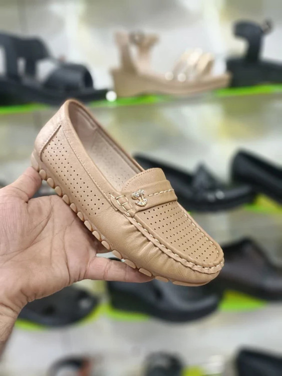 خرید اینترنتی کفش طبی زنانه